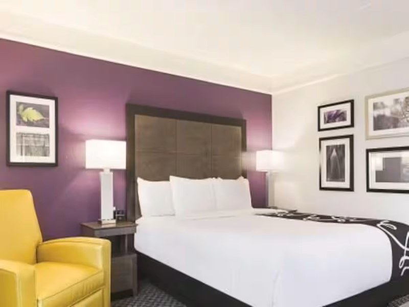 La Quinta Inn & Suites Atlanta - Perimeter image