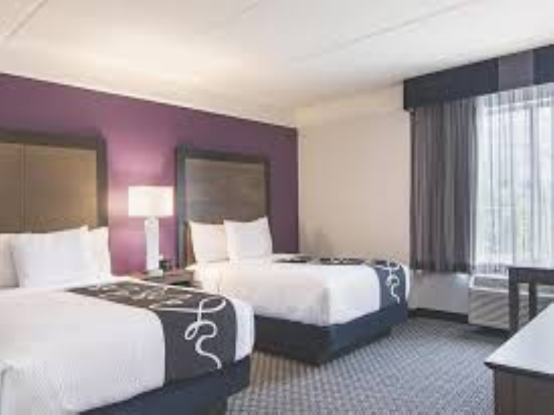La Quinta Inn & Suites Atlanta - Perimeter image