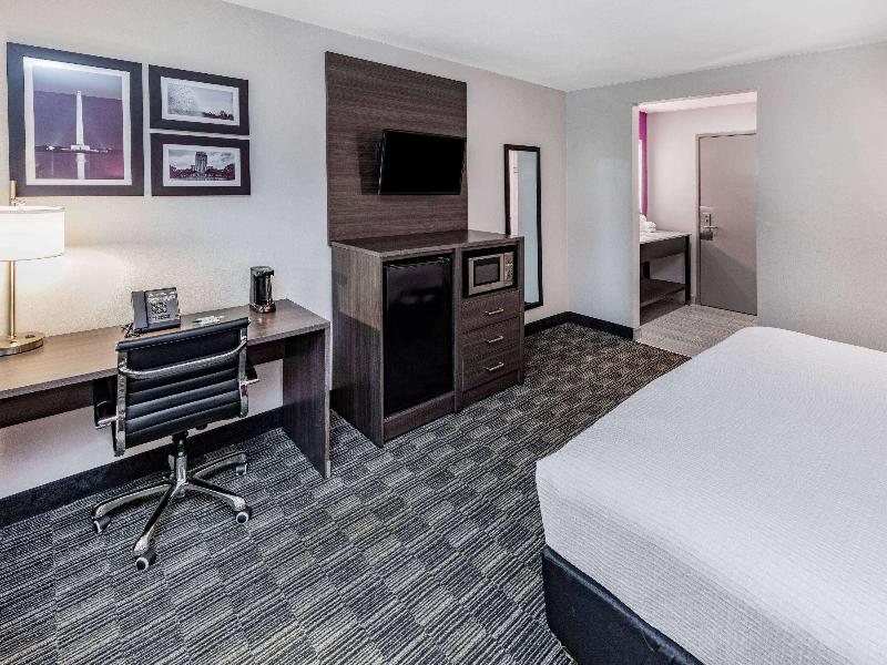 La Quinta Inn & Suites Houston Southwest image