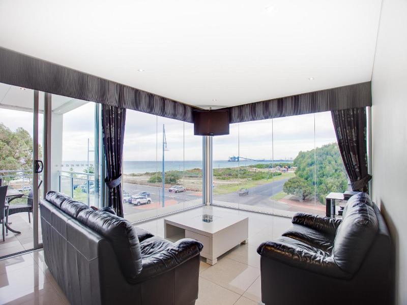 Spinnakers By Rockingham Apartments image