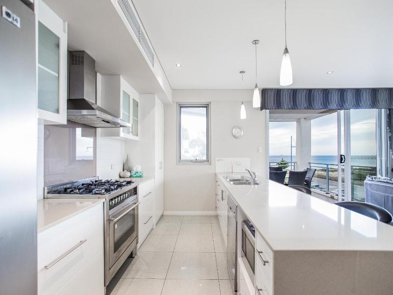 Spinnakers By Rockingham Apartments image