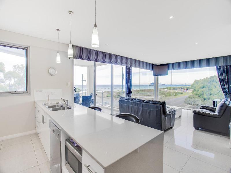 Spinnakers By Rockingham Apartments image