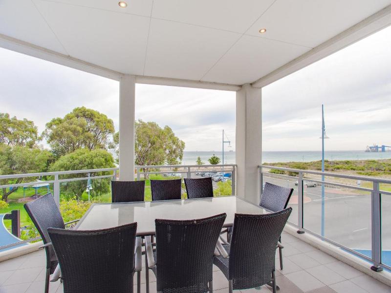Spinnakers By Rockingham Apartments image