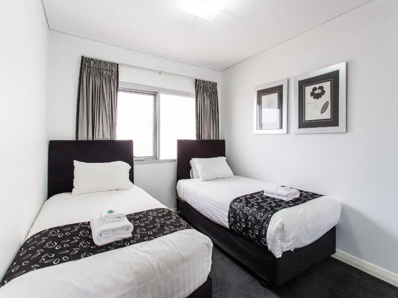 Spinnakers By Rockingham Apartments image