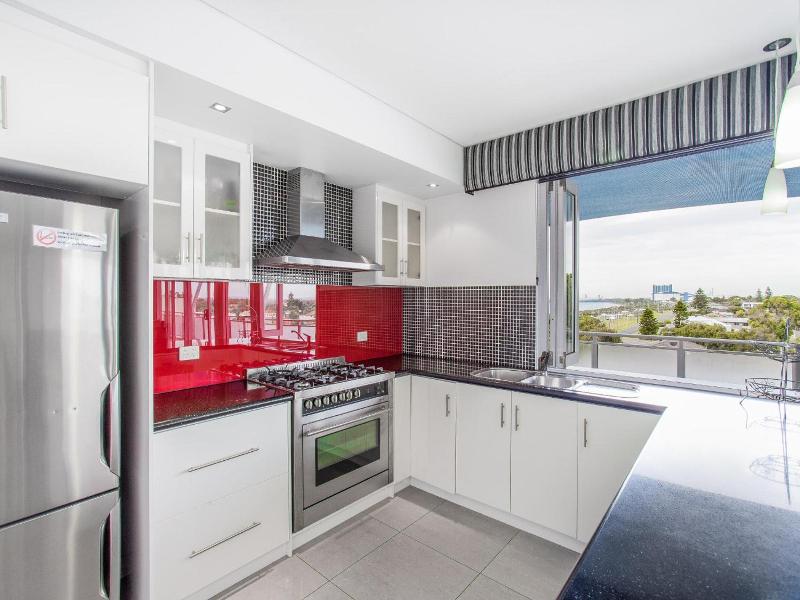 Spinnakers By Rockingham Apartments image