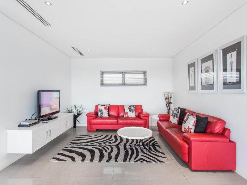Spinnakers By Rockingham Apartments image