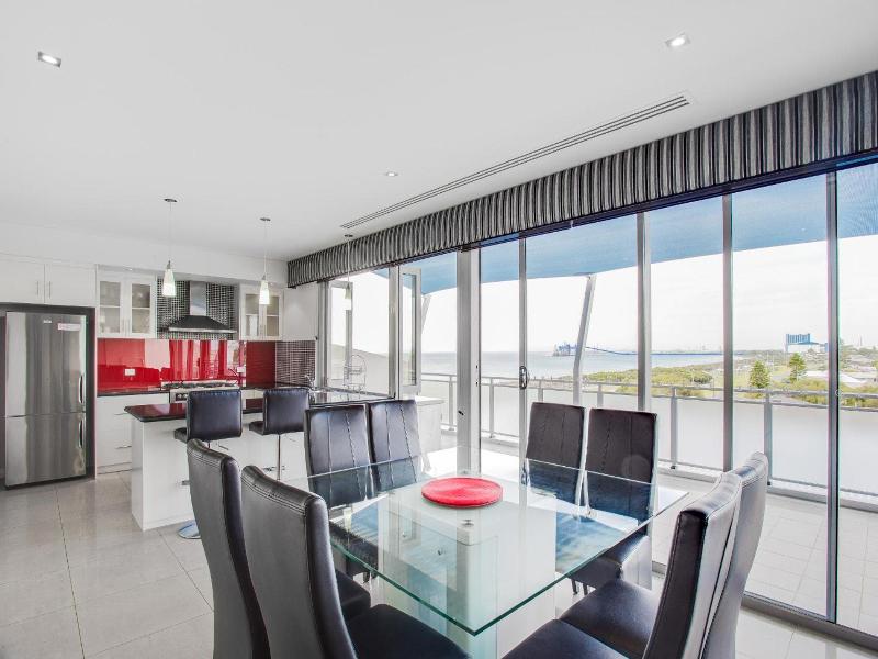 Spinnakers By Rockingham Apartments image
