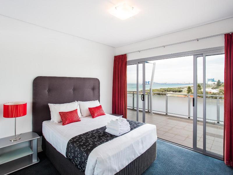 Spinnakers By Rockingham Apartments image