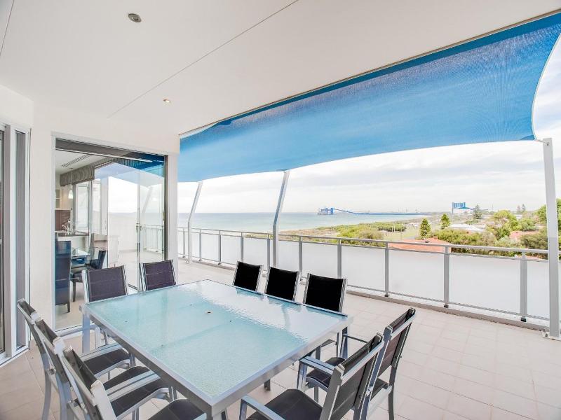 Spinnakers By Rockingham Apartments image