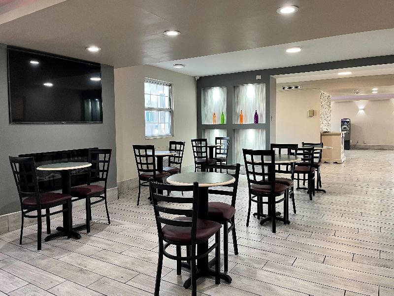 Baymont by Wyndham Indianapolis Airport Lynhurst image