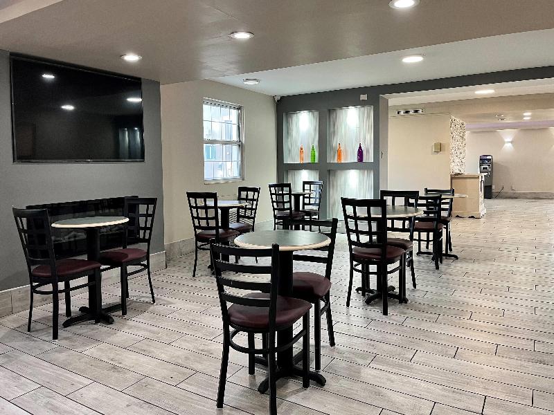 Baymont by Wyndham Indianapolis Airport Lynhurst image