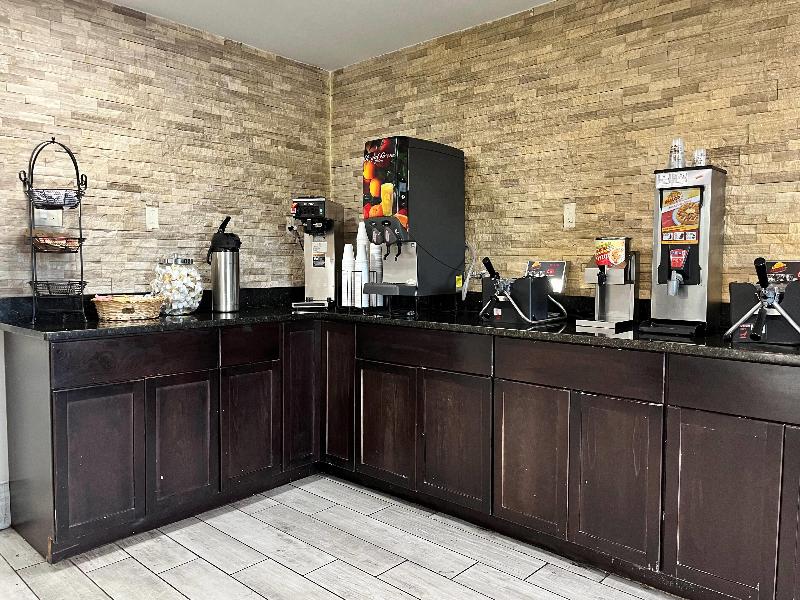 Baymont by Wyndham Indianapolis Airport Lynhurst image