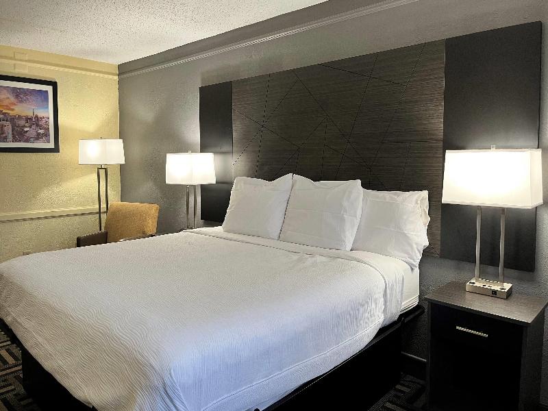 Baymont by Wyndham Indianapolis Airport Lynhurst image