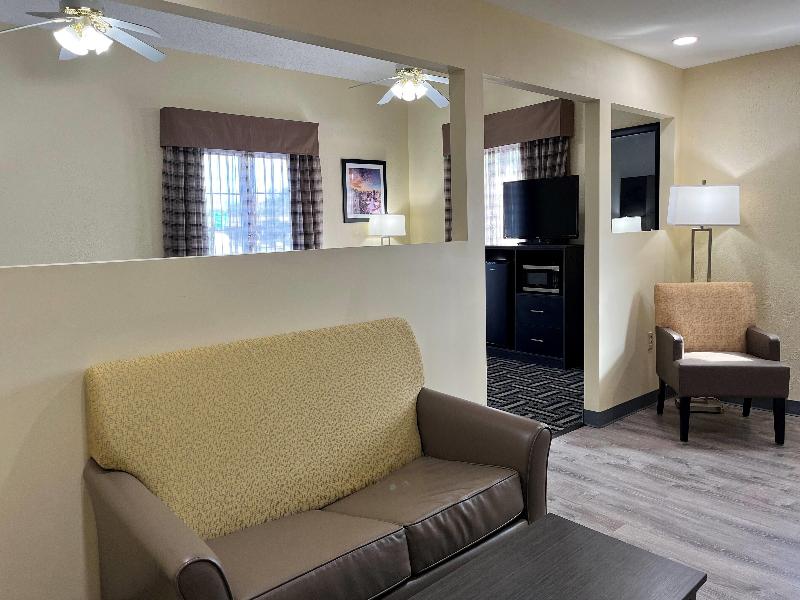 Baymont by Wyndham Indianapolis Airport Lynhurst image