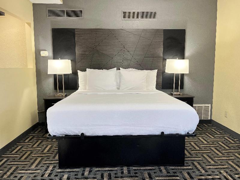 Baymont by Wyndham Indianapolis Airport Lynhurst image