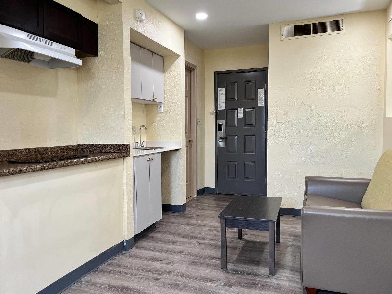 Baymont by Wyndham Indianapolis Airport Lynhurst image