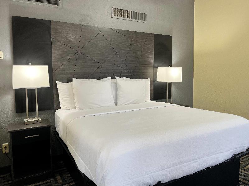 Baymont by Wyndham Indianapolis Airport Lynhurst image