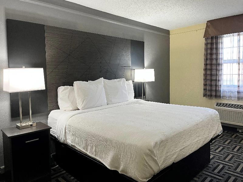 Baymont by Wyndham Indianapolis Airport Lynhurst image