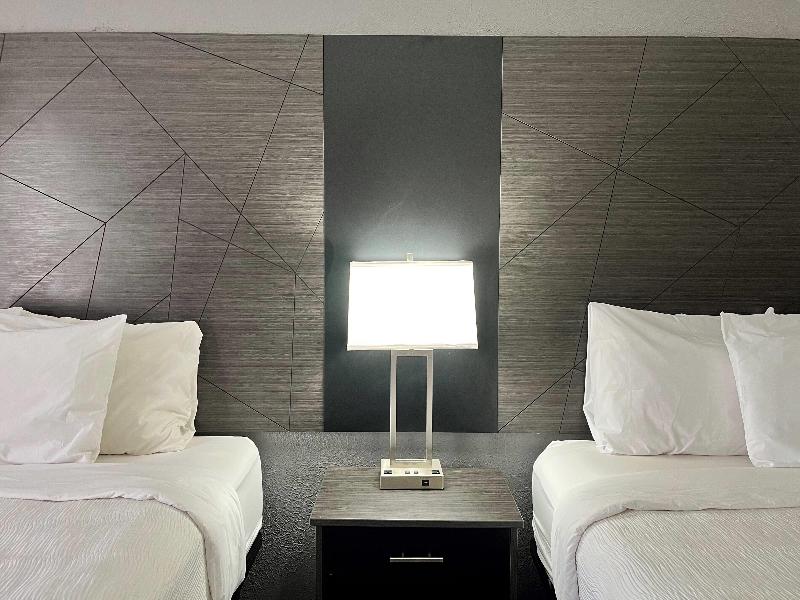 Baymont by Wyndham Indianapolis Airport Lynhurst image