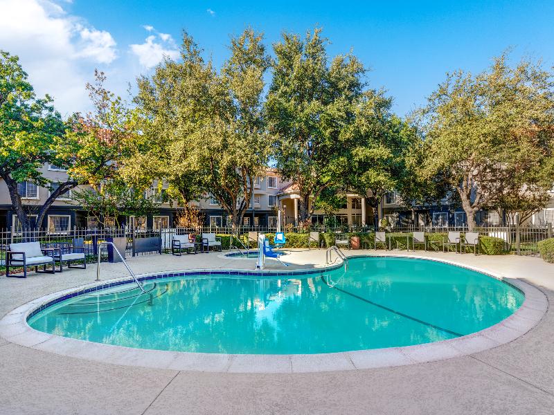La Quinta Inn & Suites Dallas DFW Airport North image