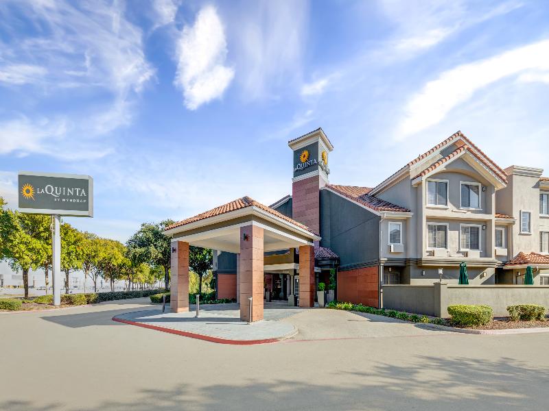 La Quinta Inn & Suites Dallas DFW Airport North image
