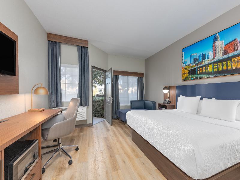La Quinta Inn & Suites Dallas DFW Airport North image