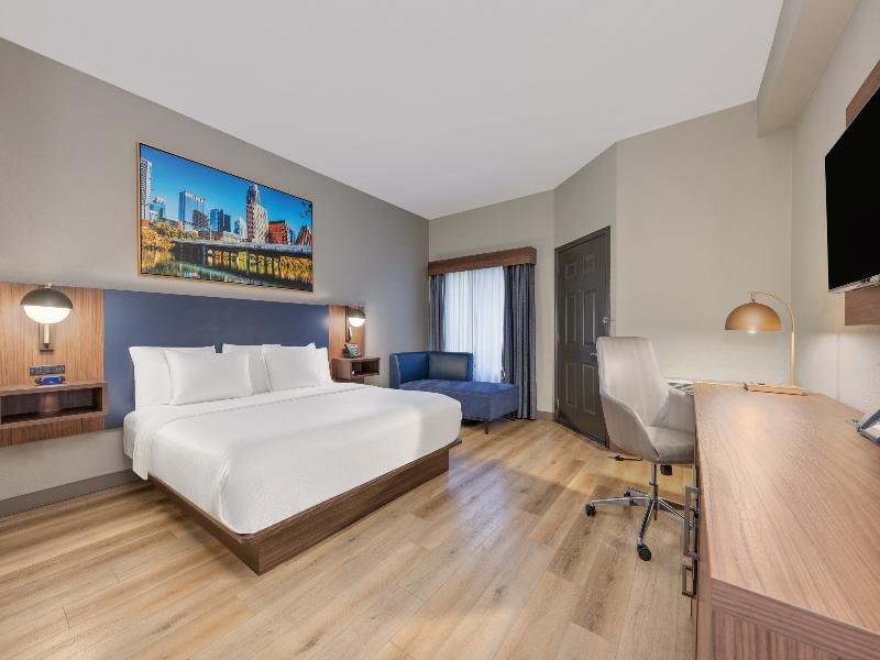 La Quinta Inn & Suites Dallas DFW Airport North image
