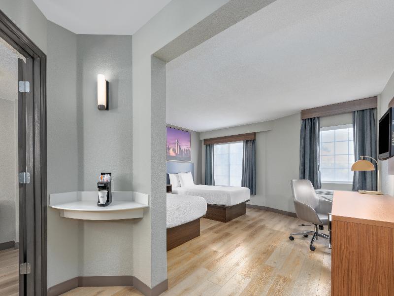 La Quinta Inn & Suites Dallas DFW Airport North image