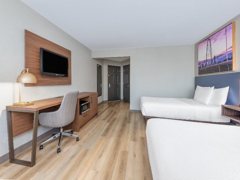 La Quinta Inn & Suites Dallas DFW Airport North image
