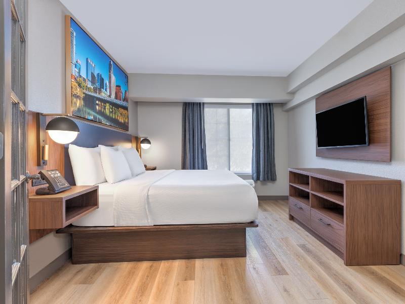 La Quinta Inn & Suites Dallas DFW Airport North image