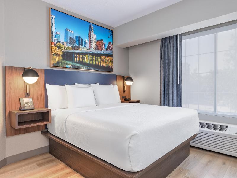 La Quinta Inn & Suites Dallas DFW Airport North image