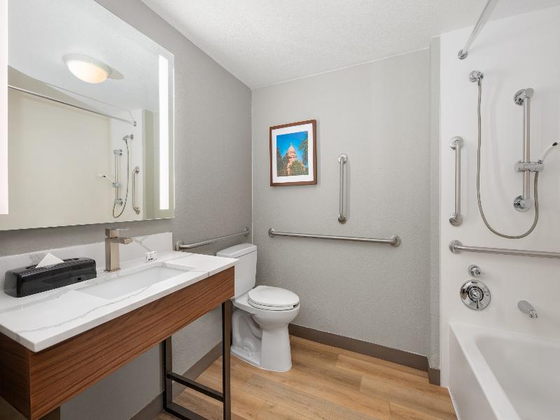 La Quinta Inn & Suites Dallas DFW Airport North image