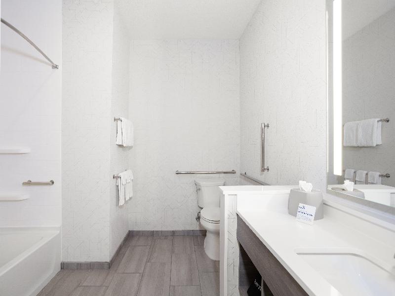 Holiday Inn Express & Suites Memphis East by IHG image