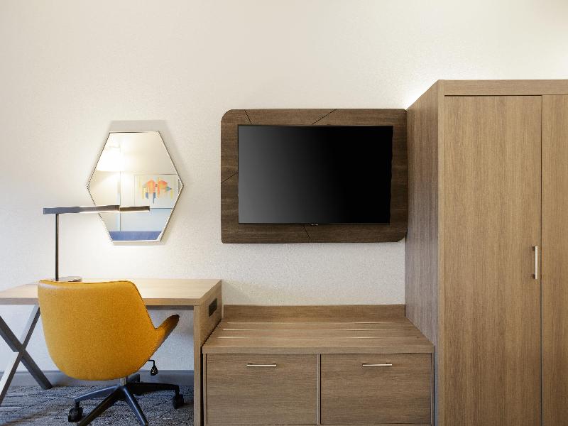 Holiday Inn Express & Suites Memphis East by IHG image