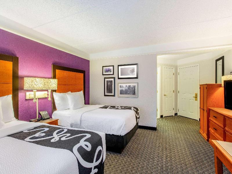 La Quinta Inn & Suites Raleigh - Durham Airport image