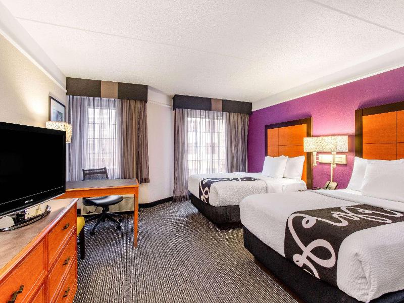 La Quinta Inn & Suites Raleigh - Durham Airport image