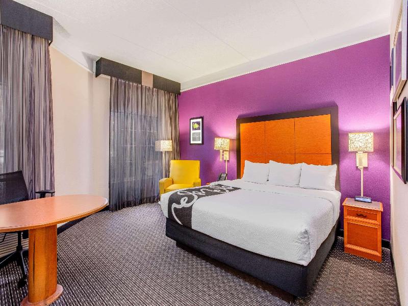 La Quinta Inn & Suites Raleigh - Durham Airport image