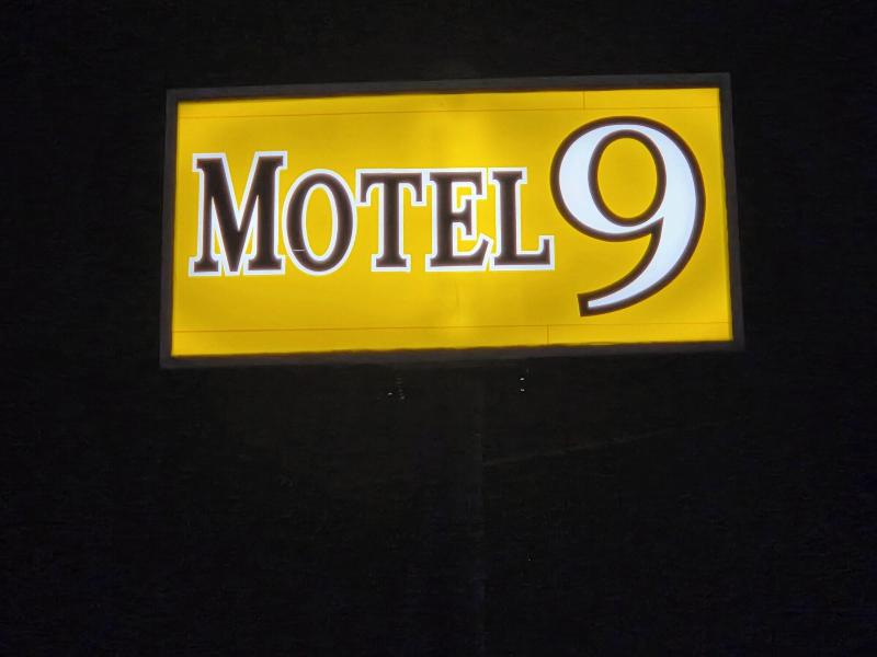 Motel 9