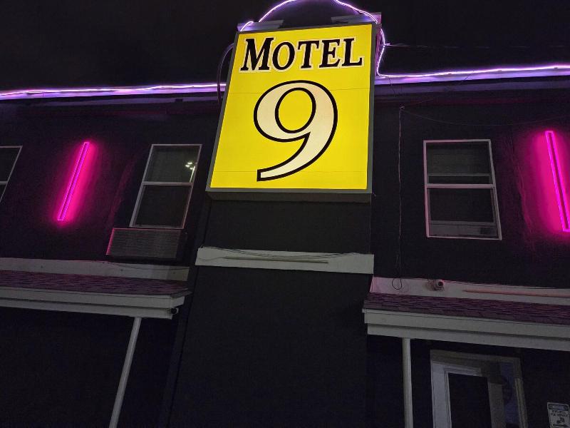 Motel 9