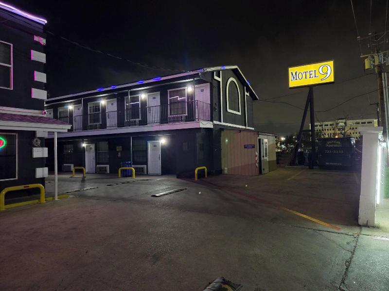 Motel 9