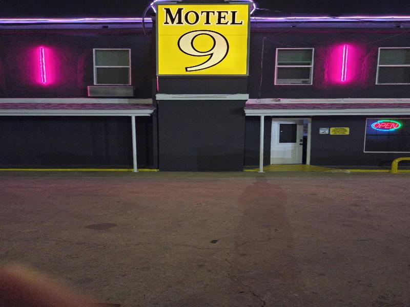 Motel 9
