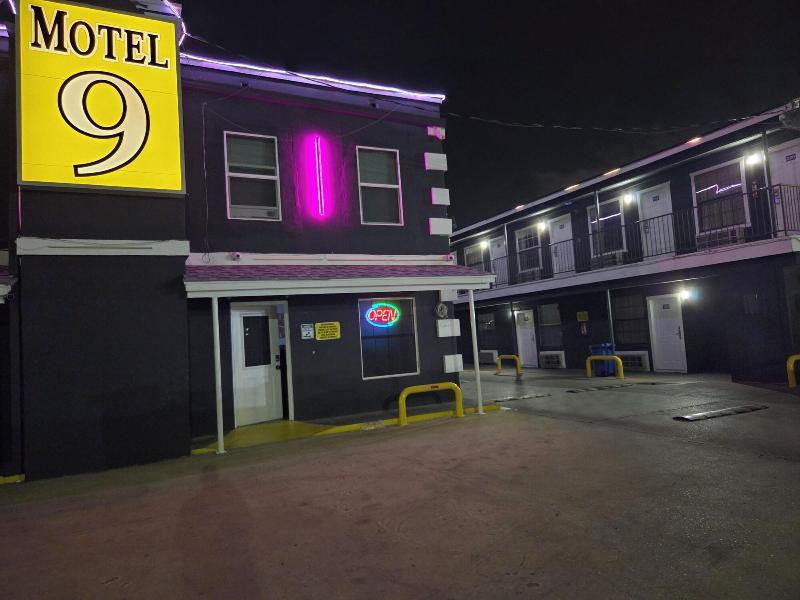 Motel 9
