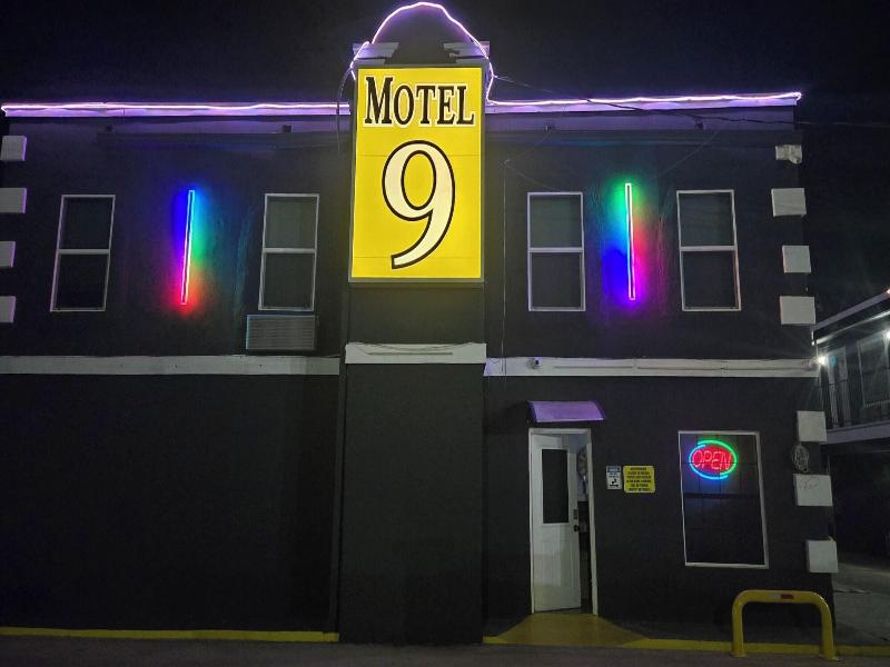 Motel 9