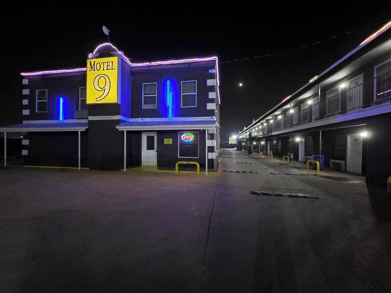 Motel 9
