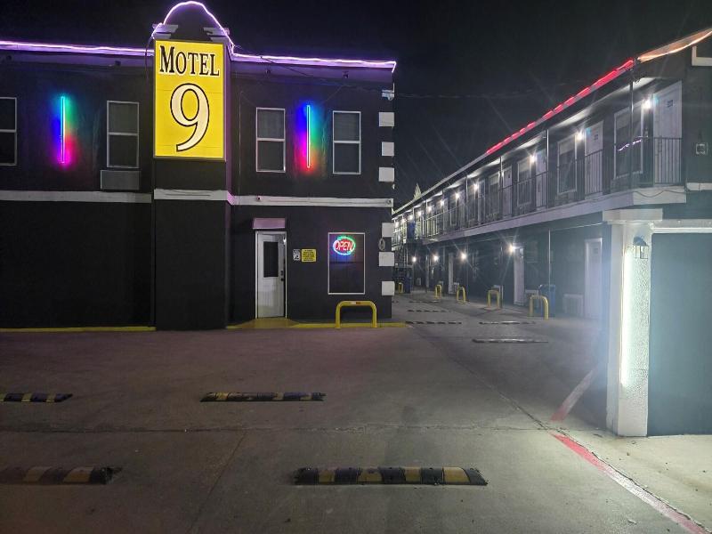 Motel 9