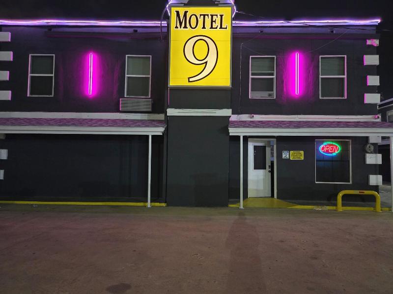 Motel 9