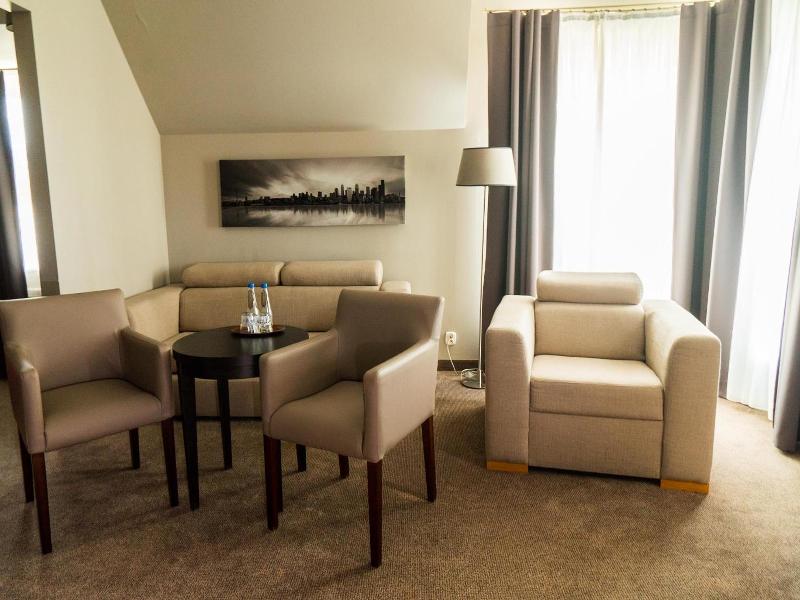 Comm Hotel Poznan Airport image