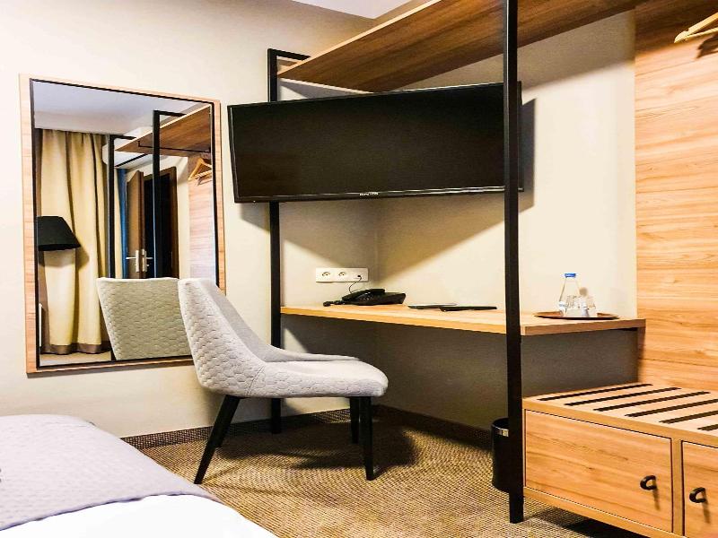 Comm Hotel Poznan Airport image