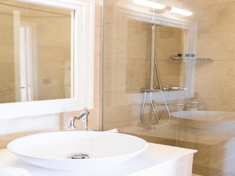 Baron Tavernier Hotel Restaurant & Spa image