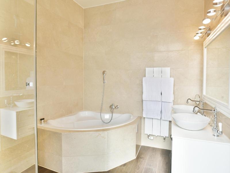 Baron Tavernier Hotel Restaurant & Spa image
